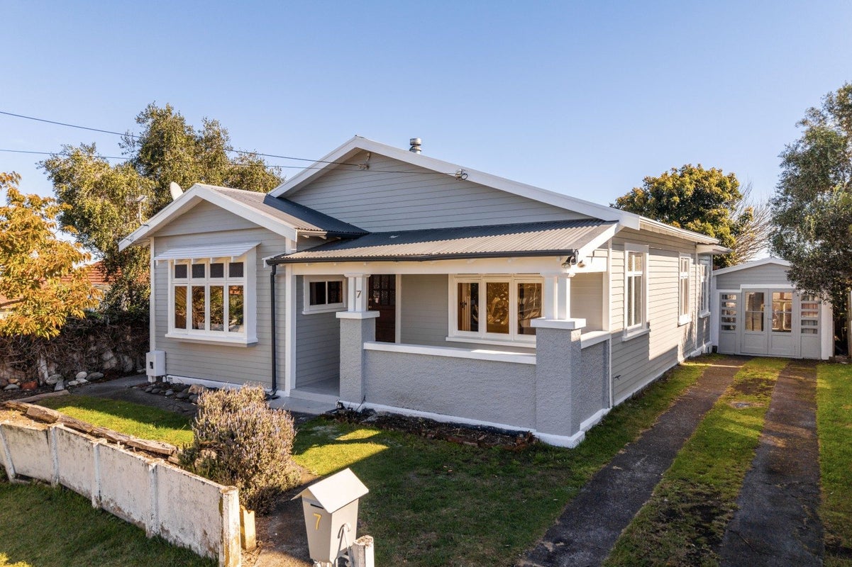 7 Owen Street, Gonville, Whanganui - Carousel 1