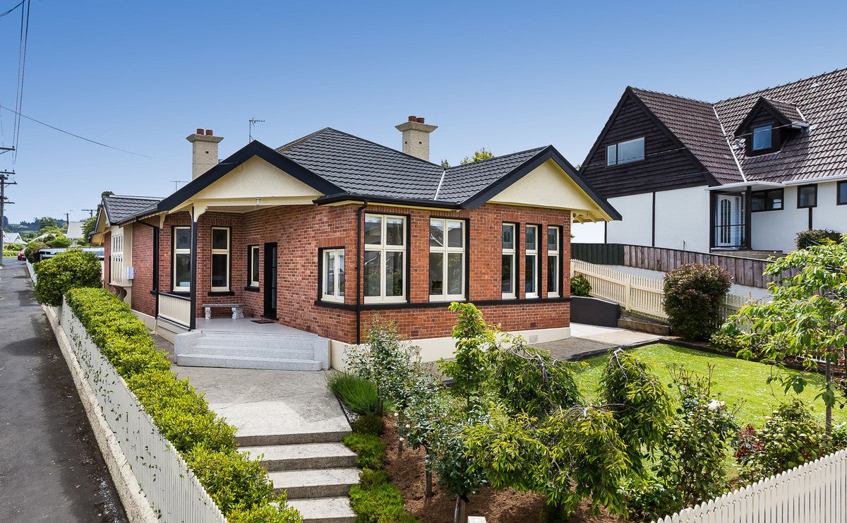 1 Granville Terrace, Belleknowes, Dunedin - Carousel 1