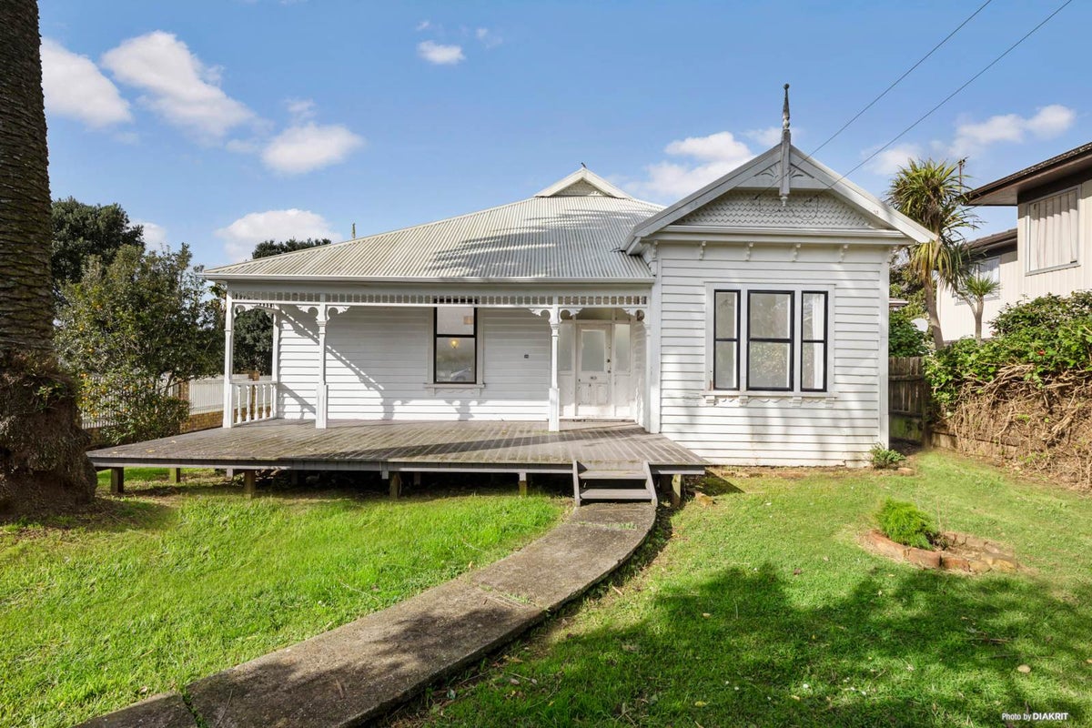 59 Aroha Avenue, Sandringham, Auckland - Carousel 1