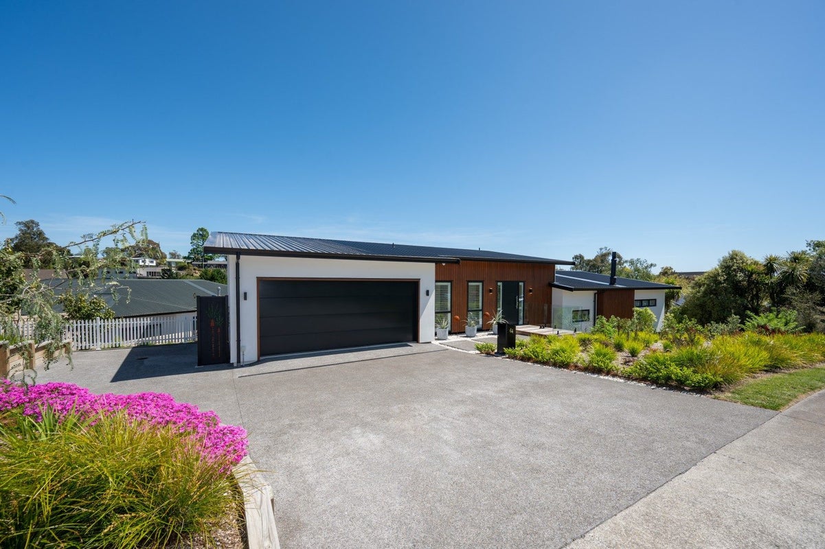 64 Durham Drive, Havelock North, Havelock North - Carousel 1