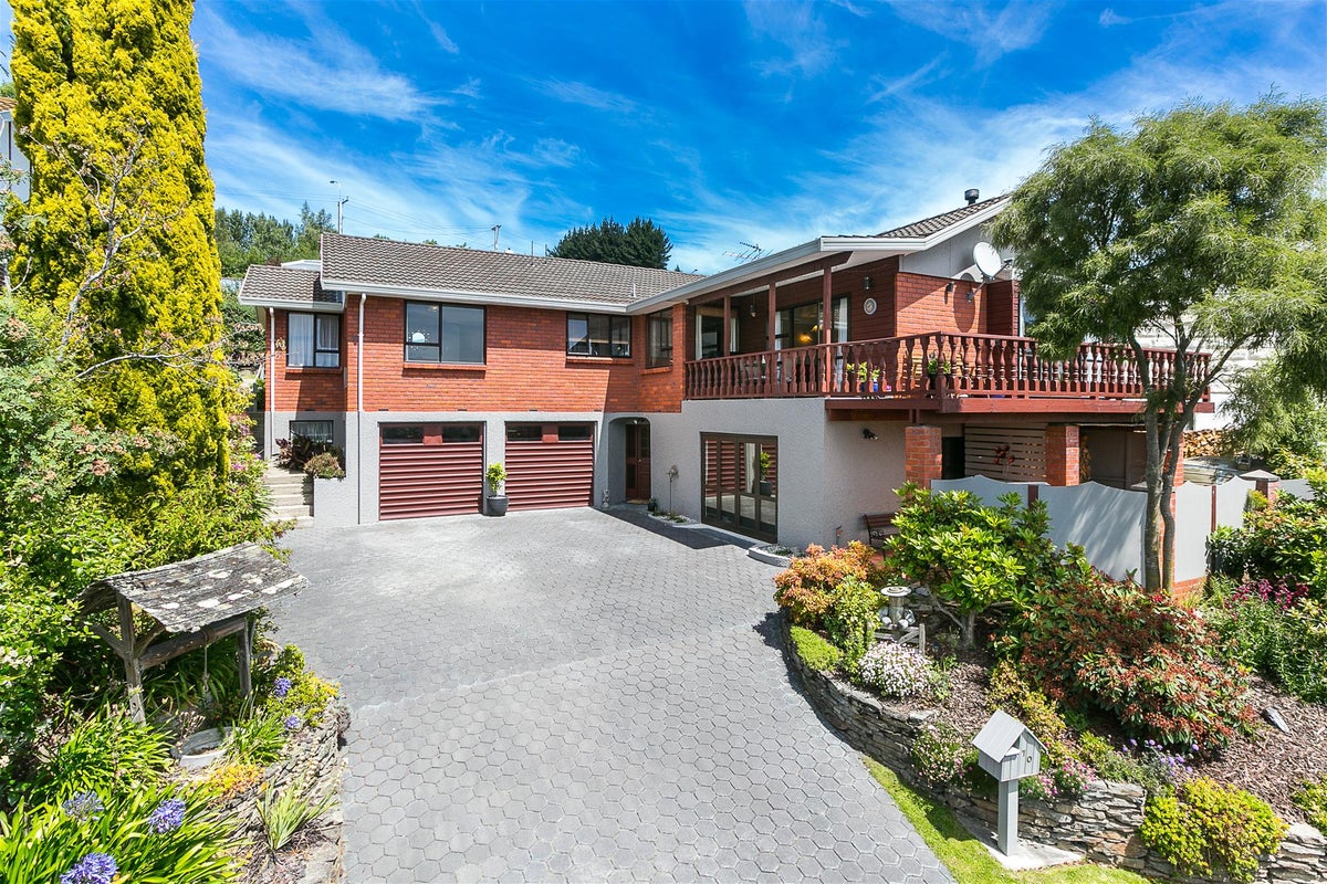 70 Kinmont Crescent, Kinmont Park, Mosgiel - Carousel 1