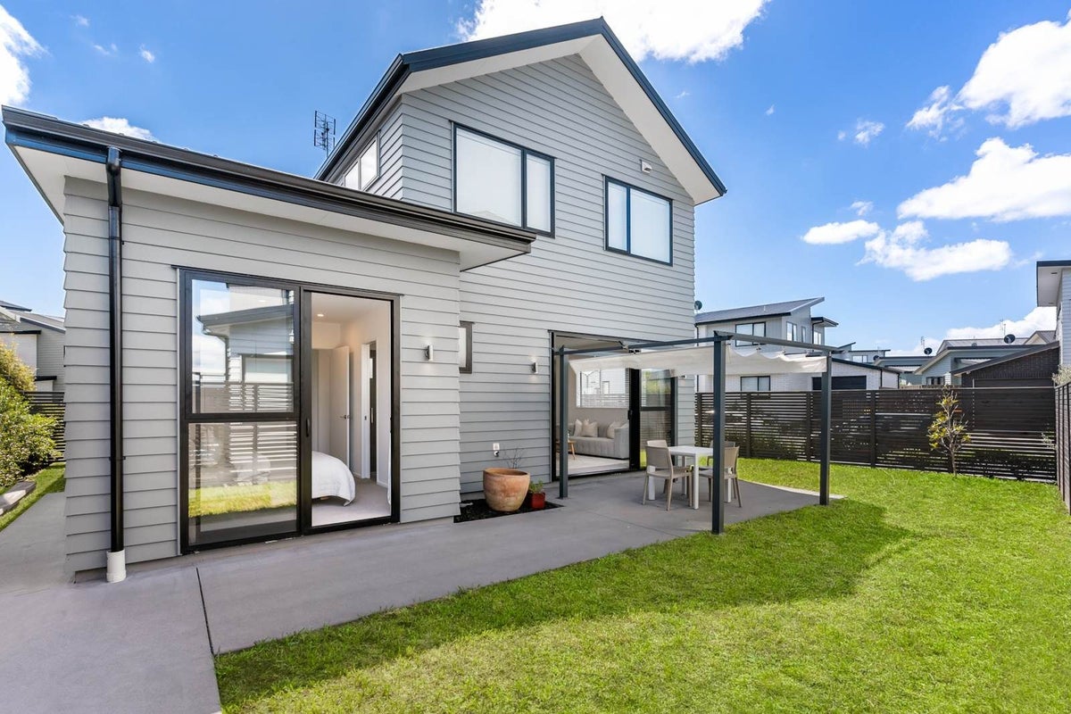 8 Kestrel Place, Wai o Taiki Bay, Auckland - Carousel 2