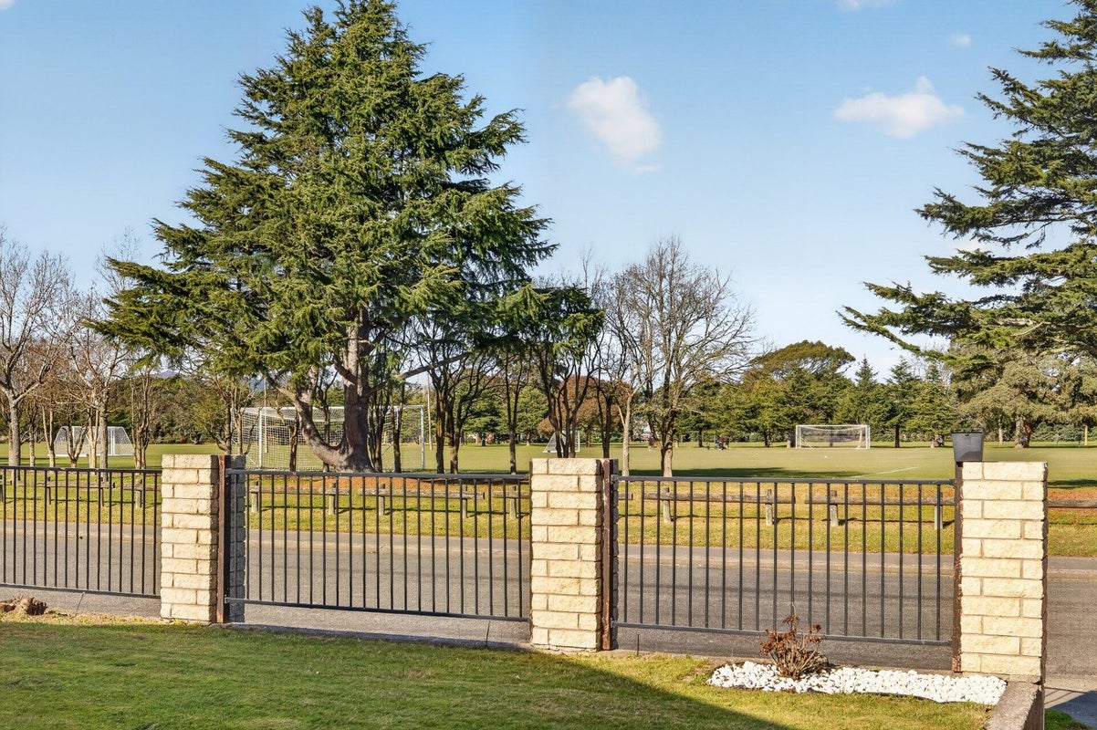 40 Oakley Crescent, Hornby, Christchurch - Carousel 2