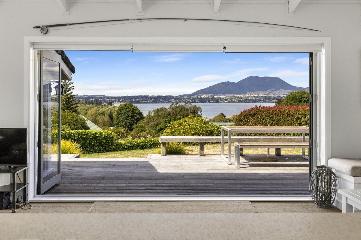 6 Scenic Heights, Acacia Bay, Taupo, Waikato - Carousel 1