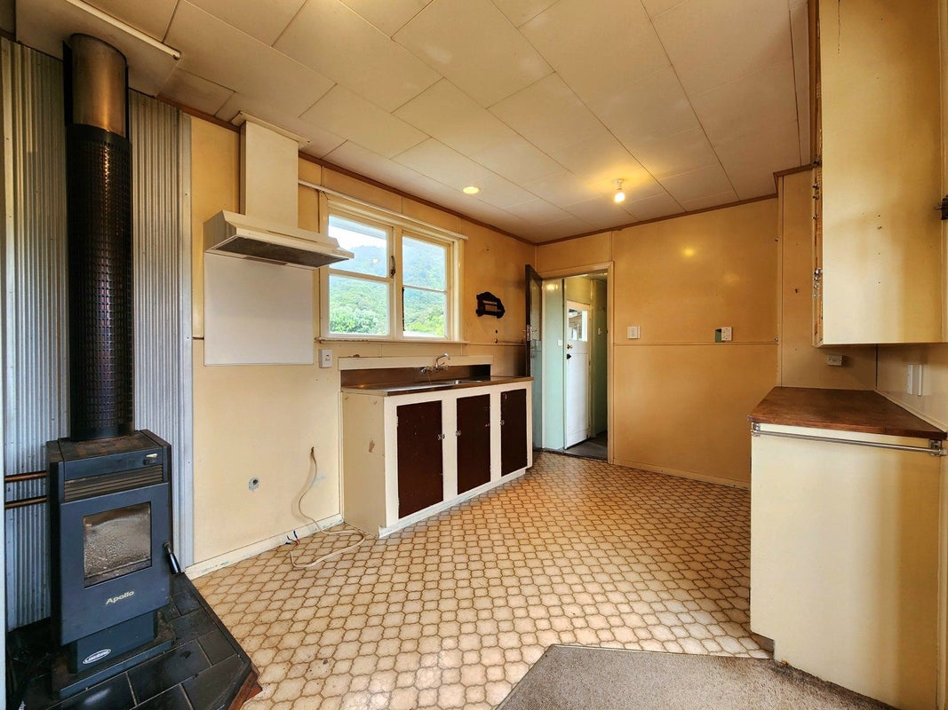 61 Richmond Street, Cobden, Greymouth - Carousel 2