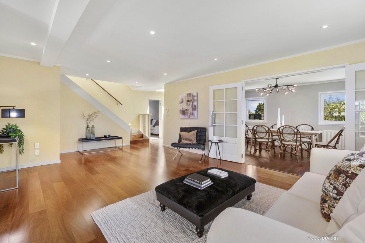 1 Tamahine Street, Maupuia, Wellington - Carousel 1