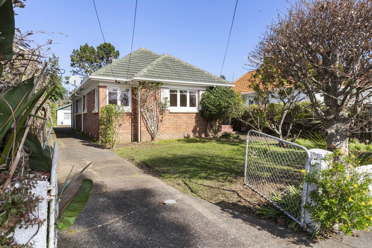 60 Walker Road, Point Chevalier, Auckland - Carousel 2