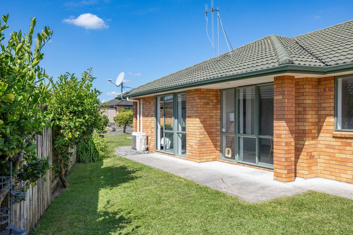 5 Locksley Lane, Hamilton East, Hamilton - Carousel 35