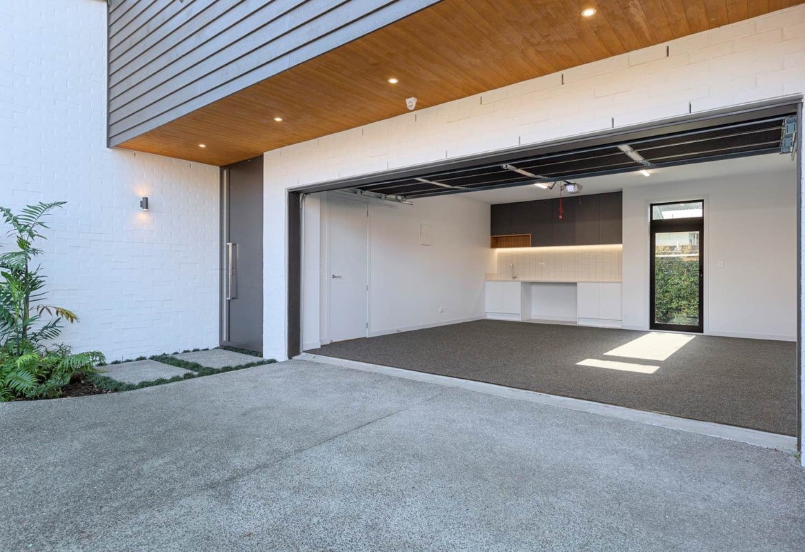 13C Queensway, Three Kings, Auckland - Carousel 13