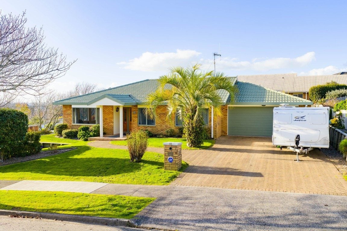 10 Lochinver Drive, Nawton, Hamilton - Carousel 1