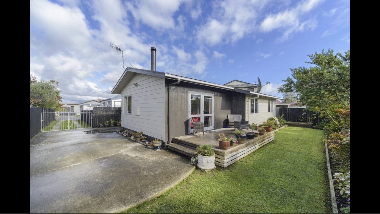 35 Peter Hall Drive, Kelvin Grove, Palmerston North - Carousel 1