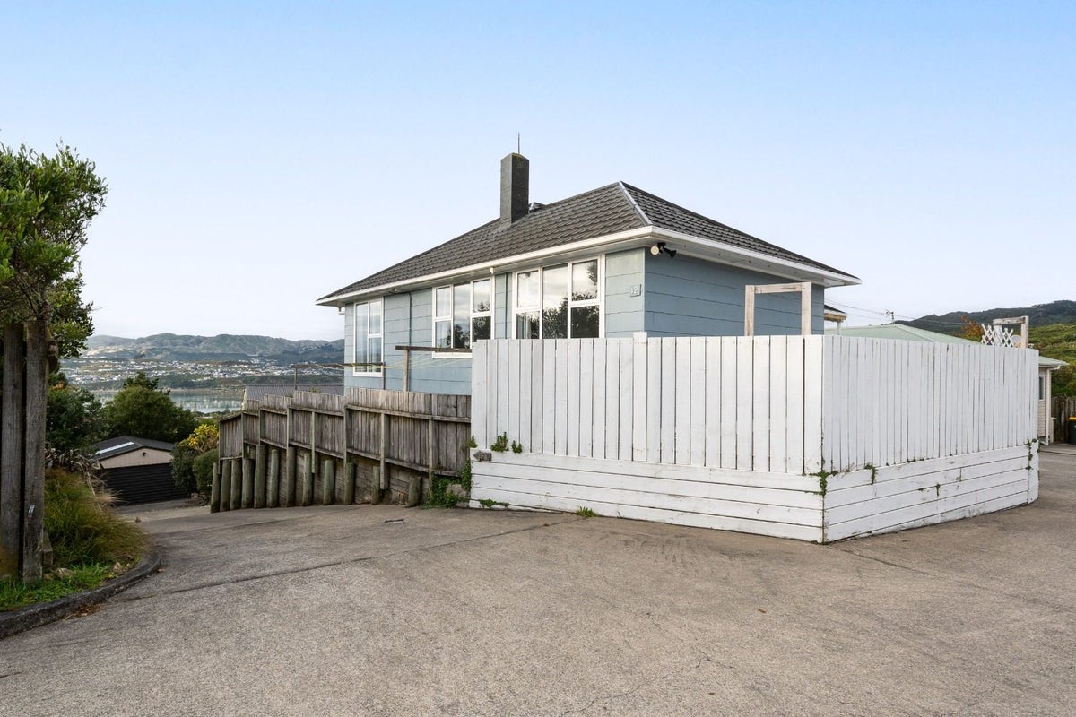 12 Whenua View, Titahi Bay, Porirua - Carousel 2