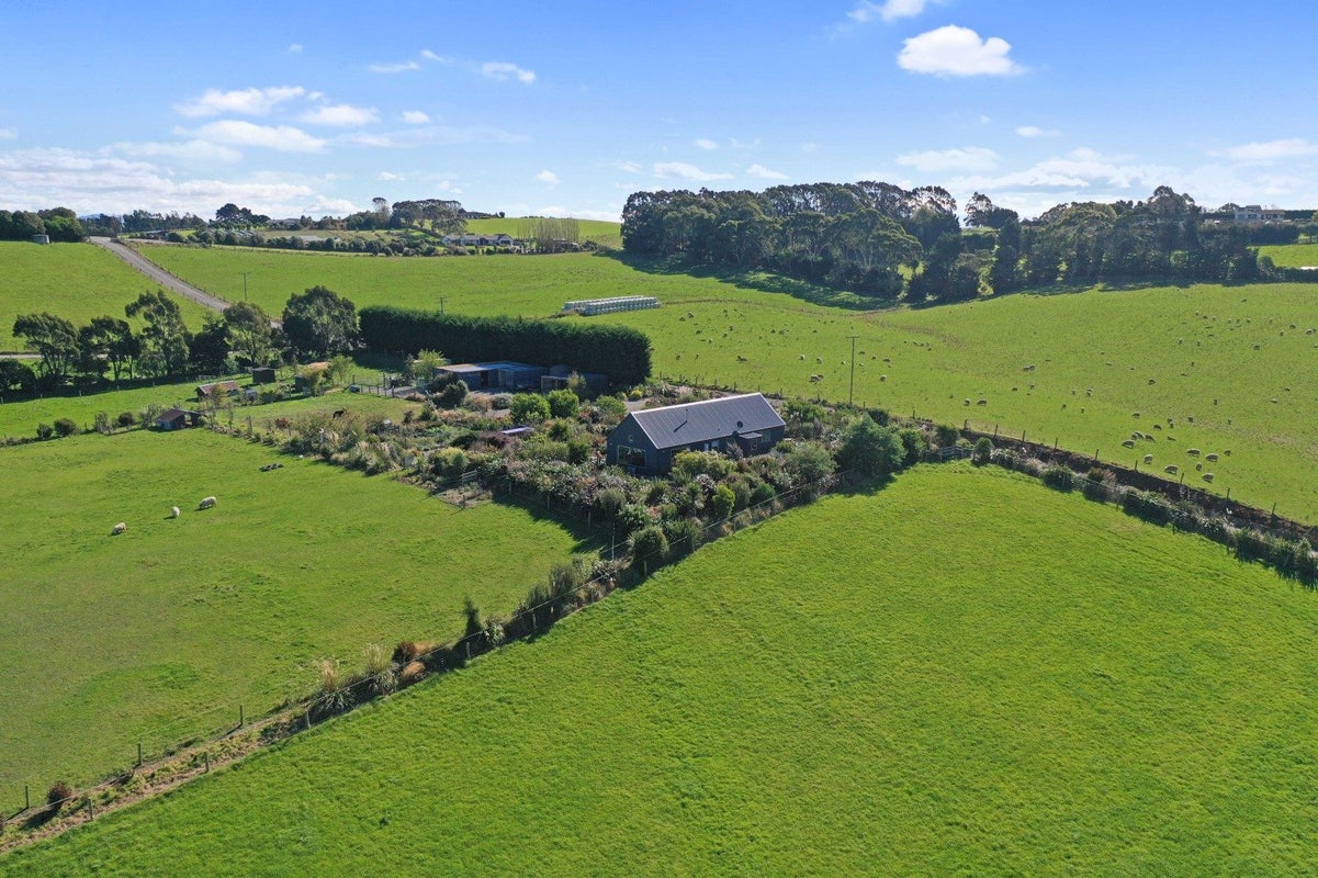 1/102 Beach Road, Awamoa, Oamaru - Carousel 1