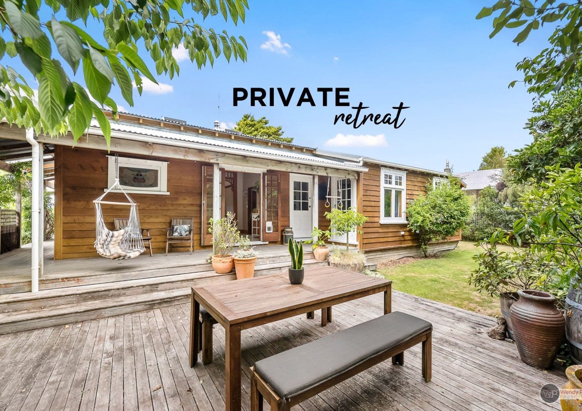 6 Prouse Grove, Silverstream, Upper Hutt - Carousel 1
