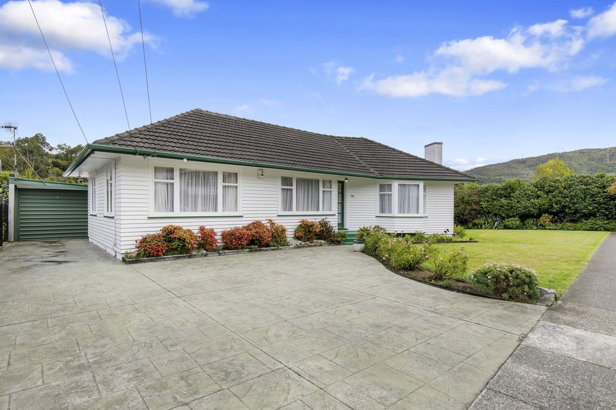 50 Thomas Street, Stokes Valley, Lower Hutt - Carousel 1