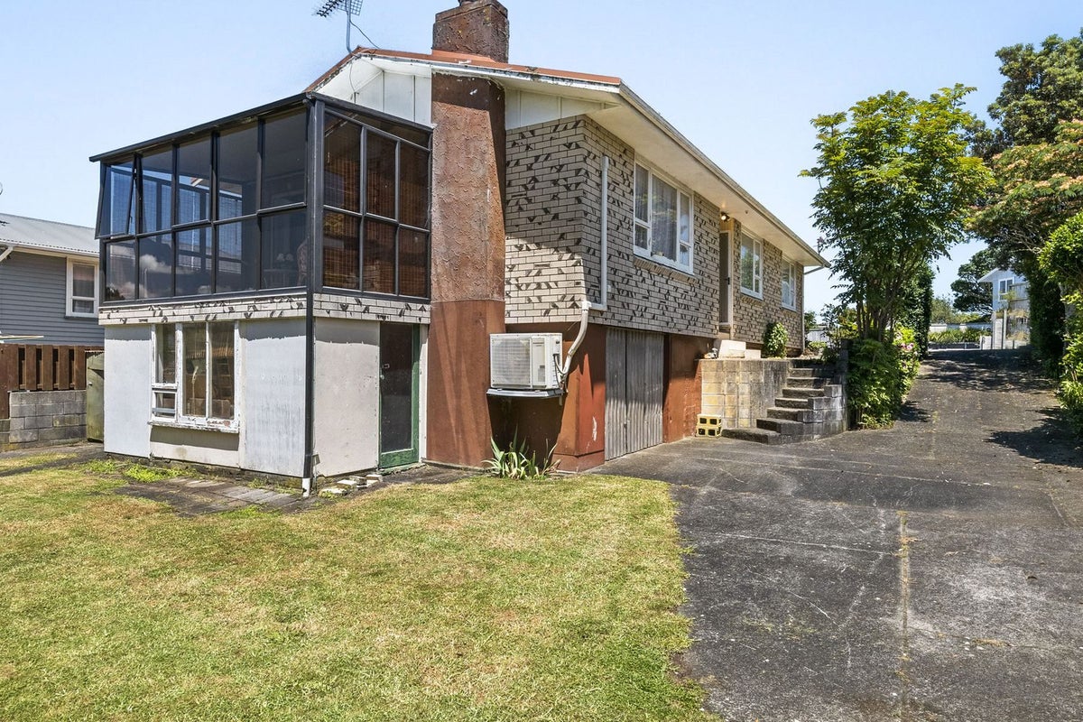 58 Rosendale Avenue, Spotswood, New Plymouth - Carousel 1