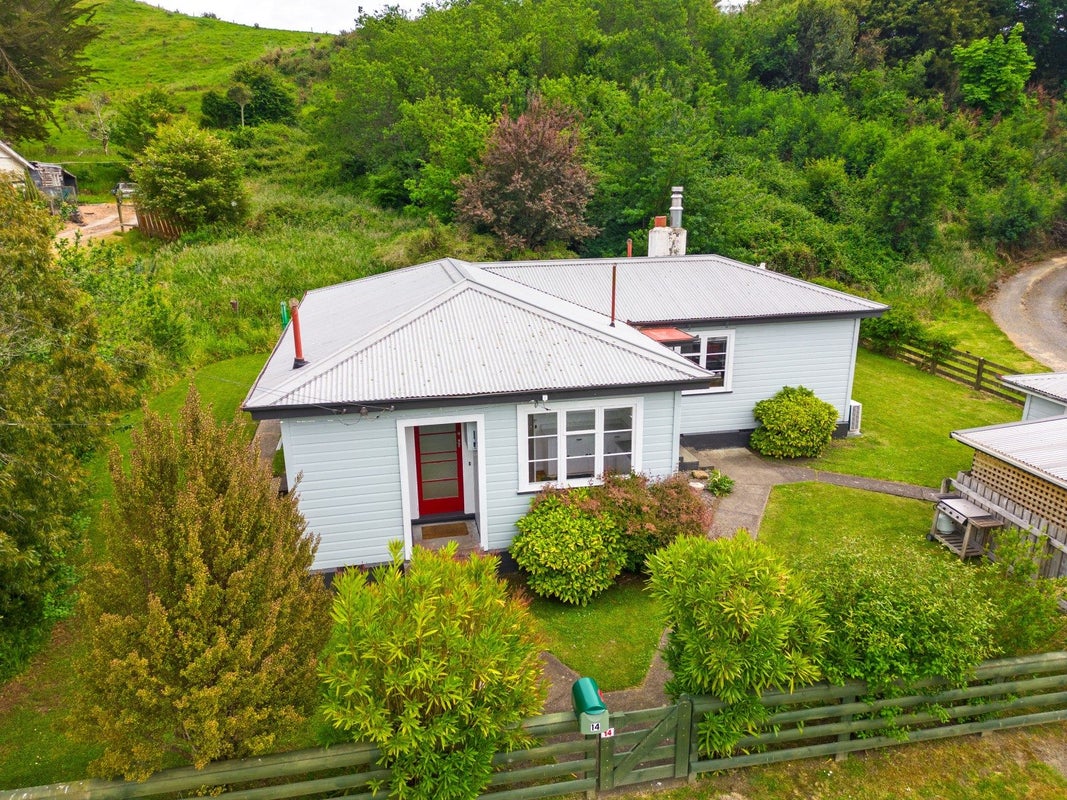 14 Blackhill Road, Tinui - Carousel 2
