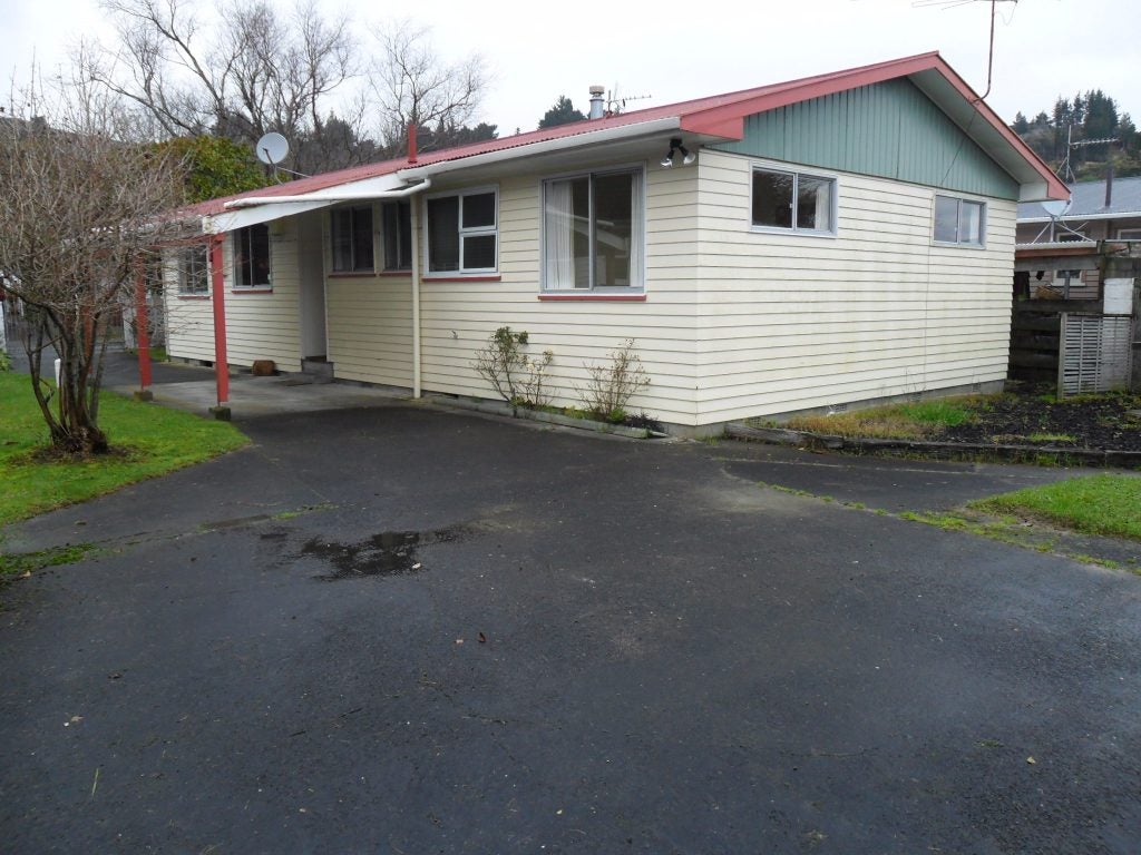 63 Hillside Drive, Maoribank, Upper Hutt - Carousel 1