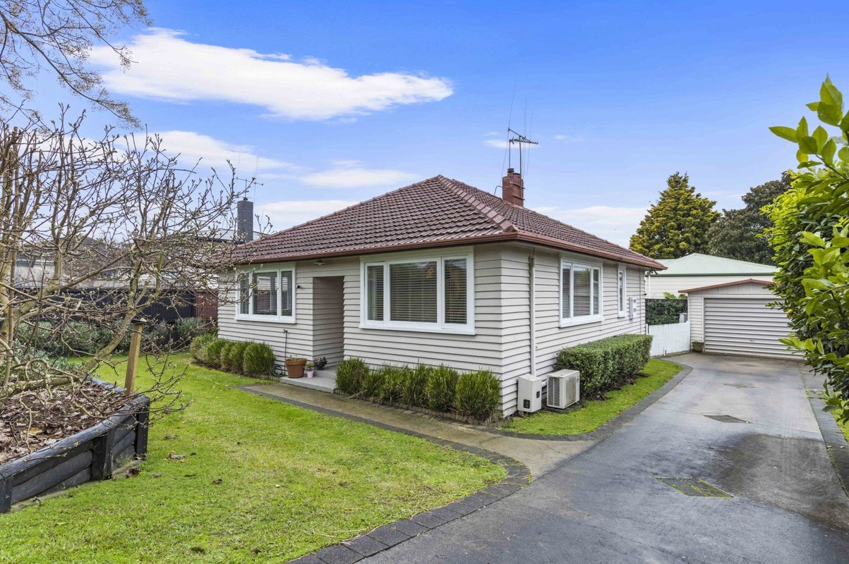 22 Livingstone Avenue, Nawton, Hamilton - Carousel 1