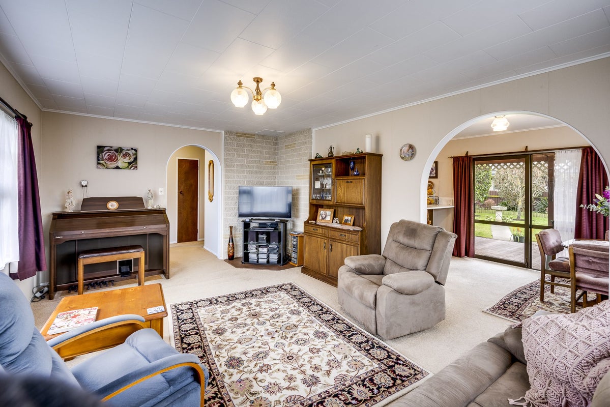 58 Spriggs Crescent, Greenmeadows, Napier - Carousel 2