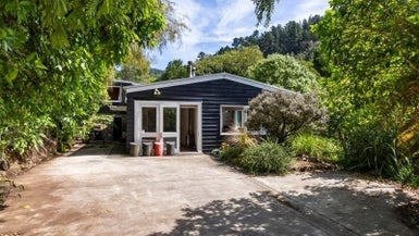 123 Pinehaven Road, Pinehaven, Upper Hutt - Carousel 1