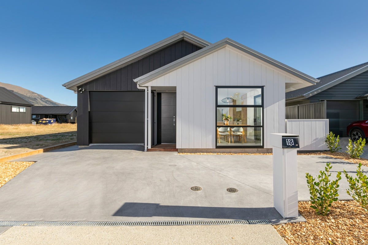 18 Riley Street, LAKE HAWEA - Carousel 1