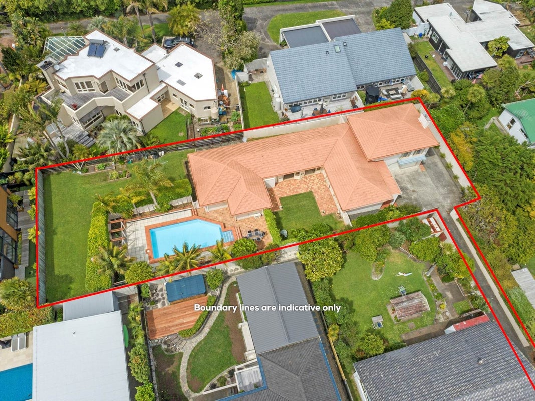 7 Red Bluff Rise, Campbells Bay, Auckland - Carousel 1