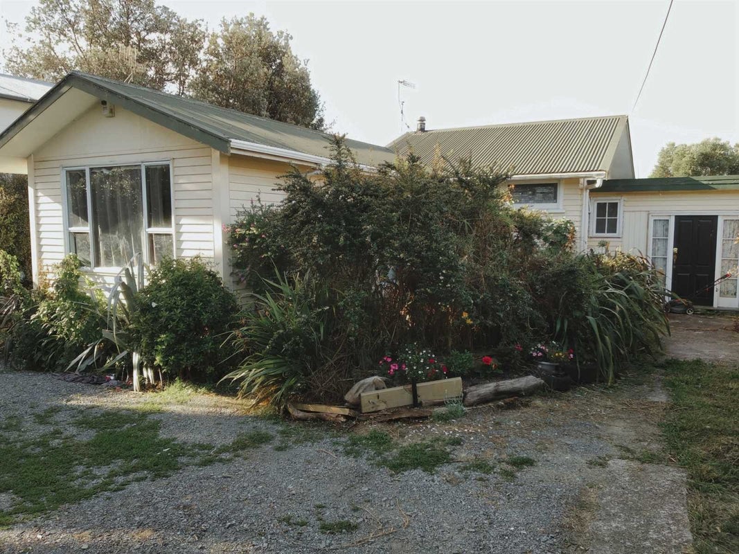 53 Raumati Road, Raumati Beach, Paraparaumu - Carousel 1
