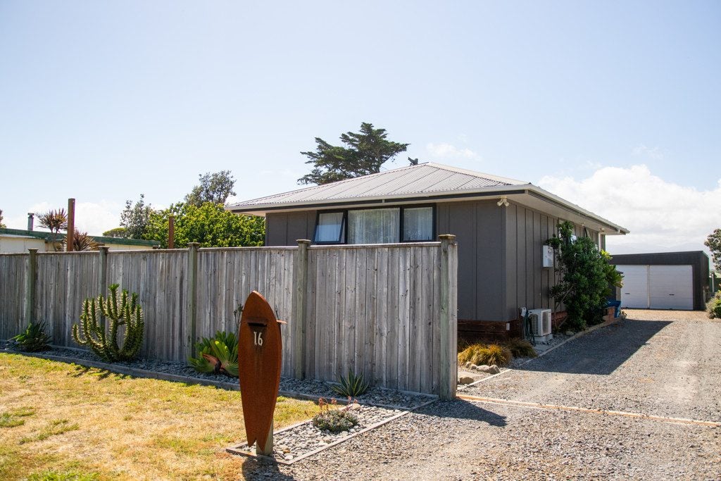 16 Gawler Street, Te Horo Beach - Carousel 20