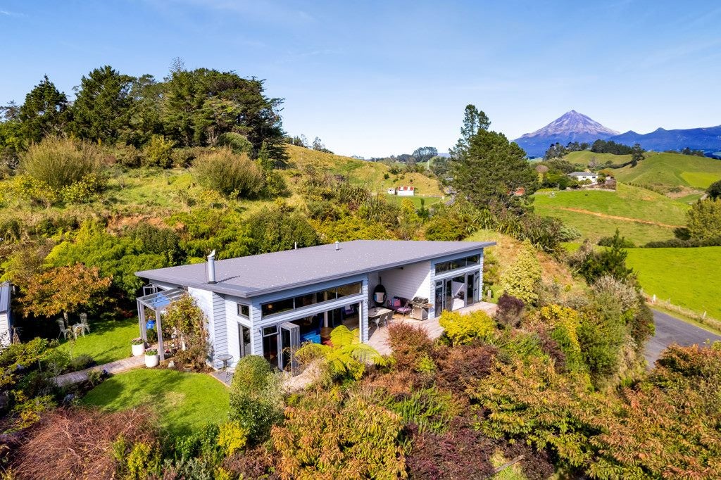 10 Allan Road, Burgess Park, New Plymouth - Carousel 1