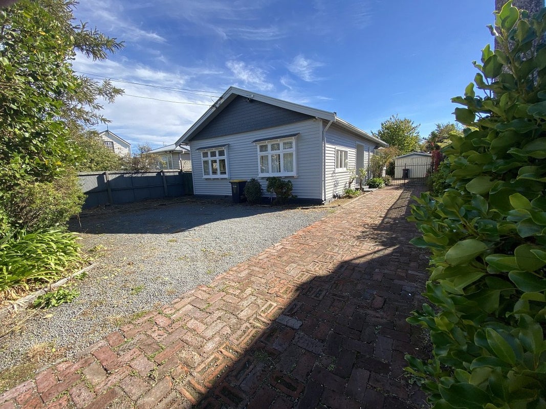 43 Dover Street, St Albans, Christchurch - Carousel 1