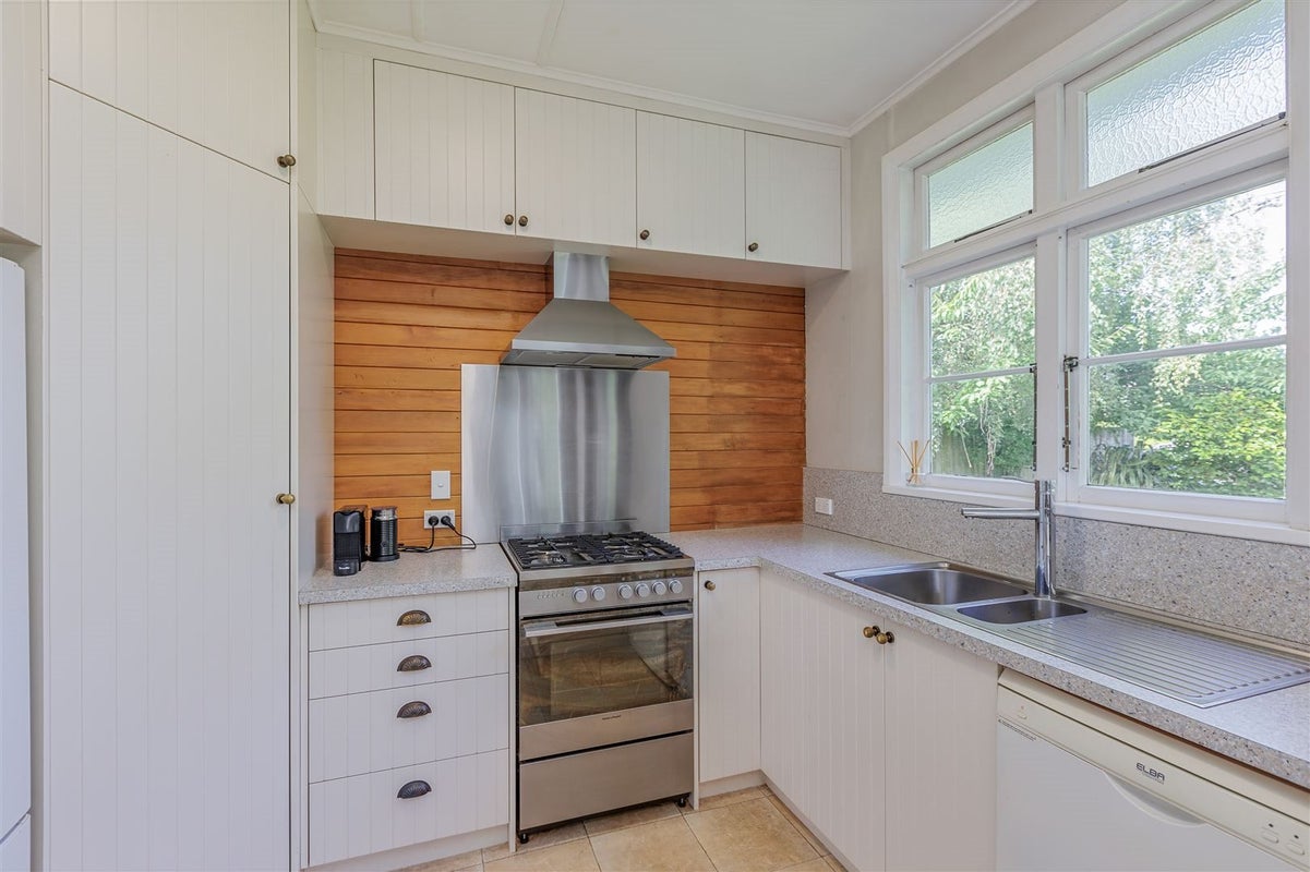 2 Lansdowne Crescent, Lansdowne, Masterton - Carousel 2