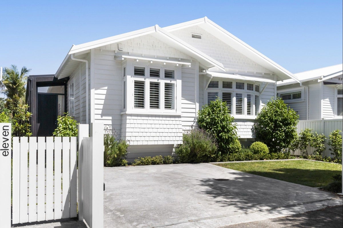 11 Chester Avenue, Westmere, Auckland - Carousel 1