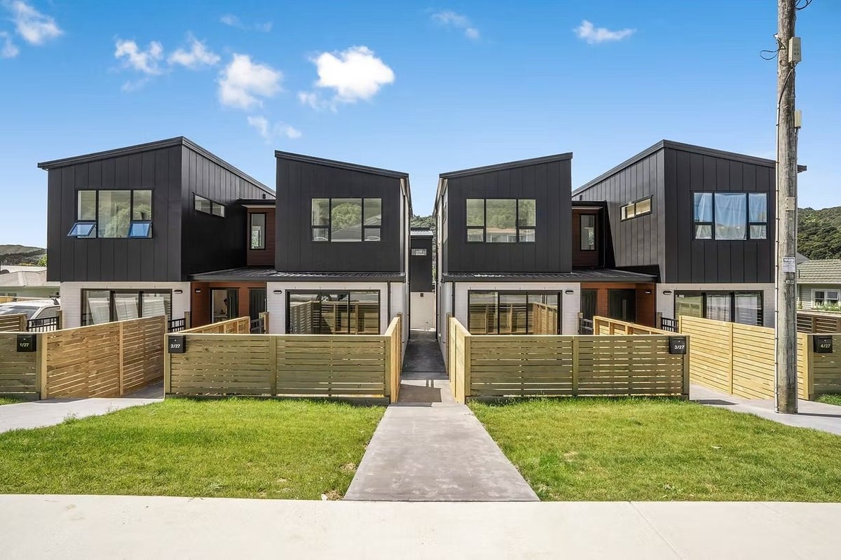 8/27 Main Road, Wainuiomata, Lower Hutt - Carousel 1