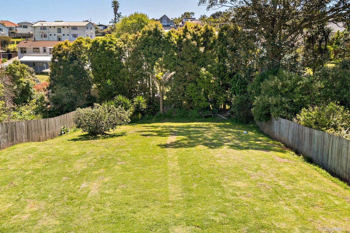 20 Montgomery Avenue, Belmont, Auckland - Carousel 2