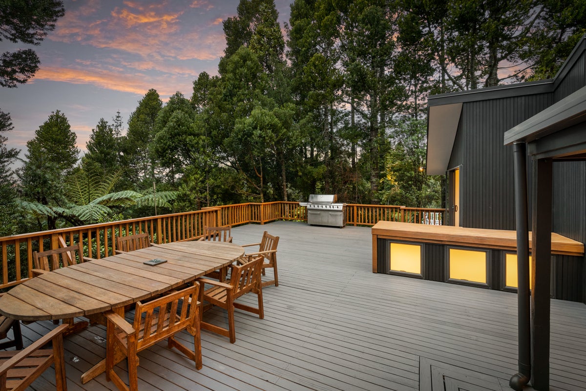 19 Tawini Road, Titirangi, Auckland - Carousel 2