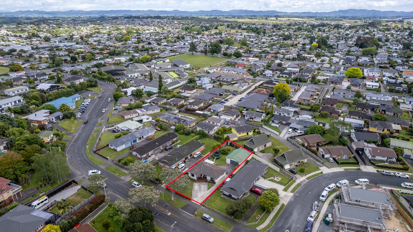 32 Livingstone Avenue, Nawton, Hamilton - Carousel 26