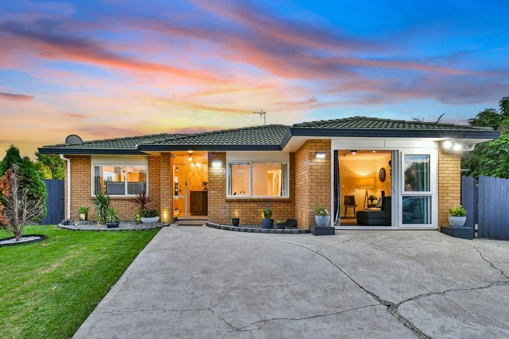 27 Teelin Place, Flat Bush, Auckland - Carousel 1