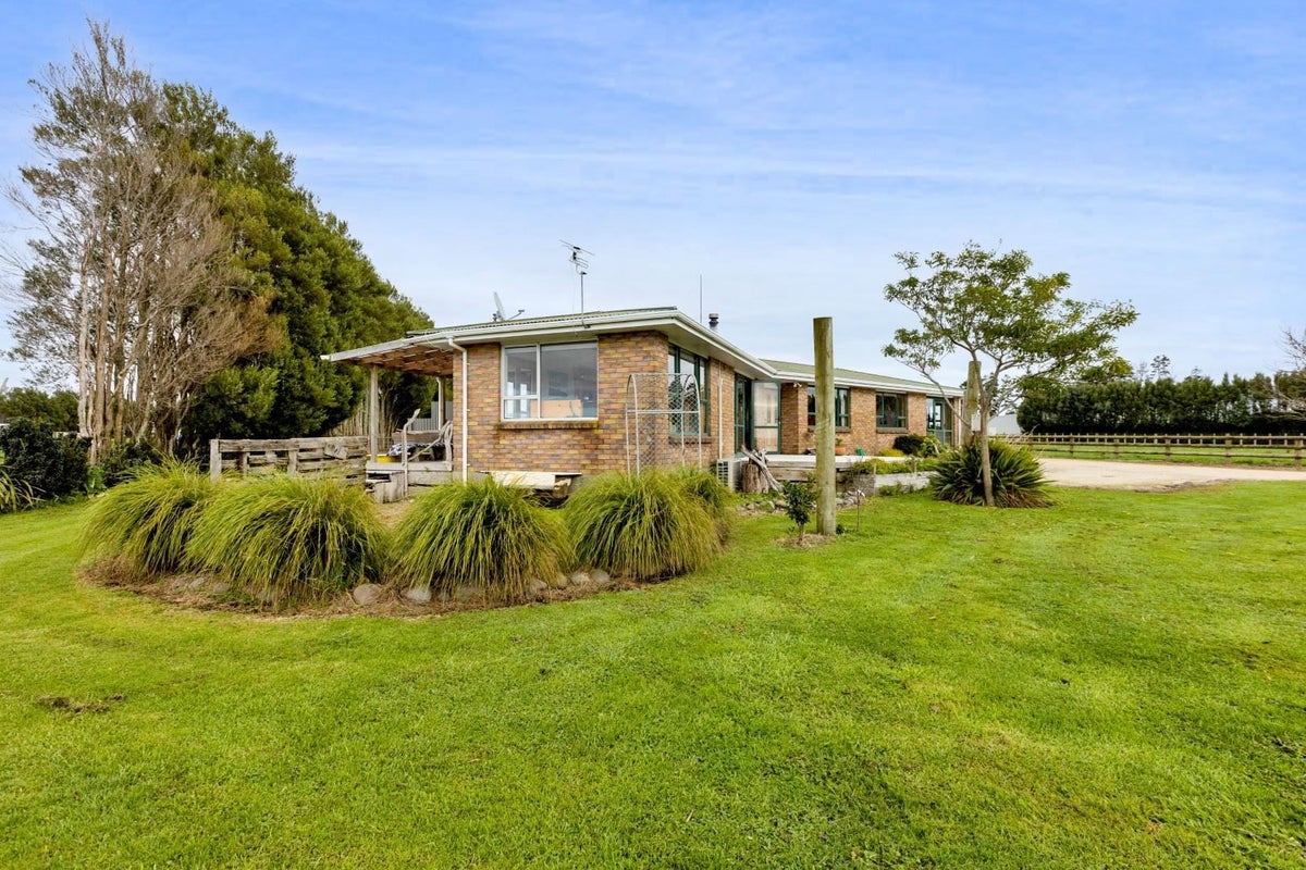 14 Borthwick Street, Brixton, Waitara - Carousel 2