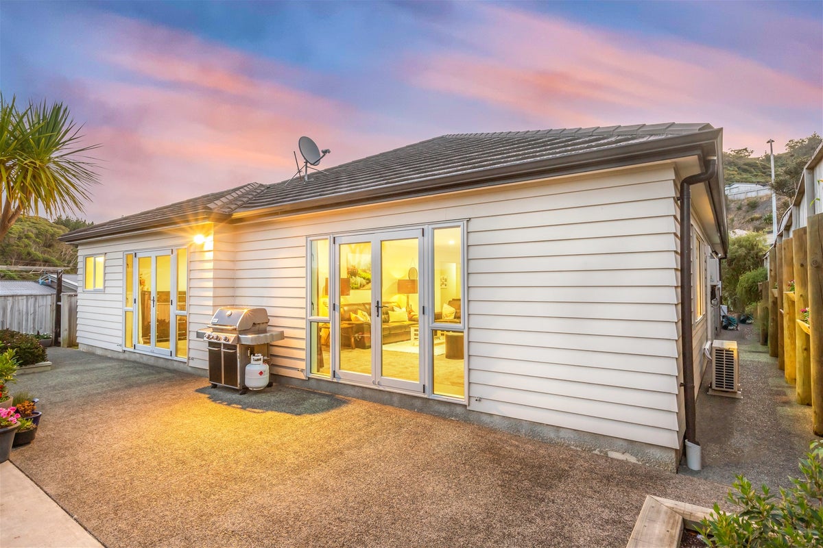 53 Staithes Drive North, Whitby, Porirua - Carousel 3