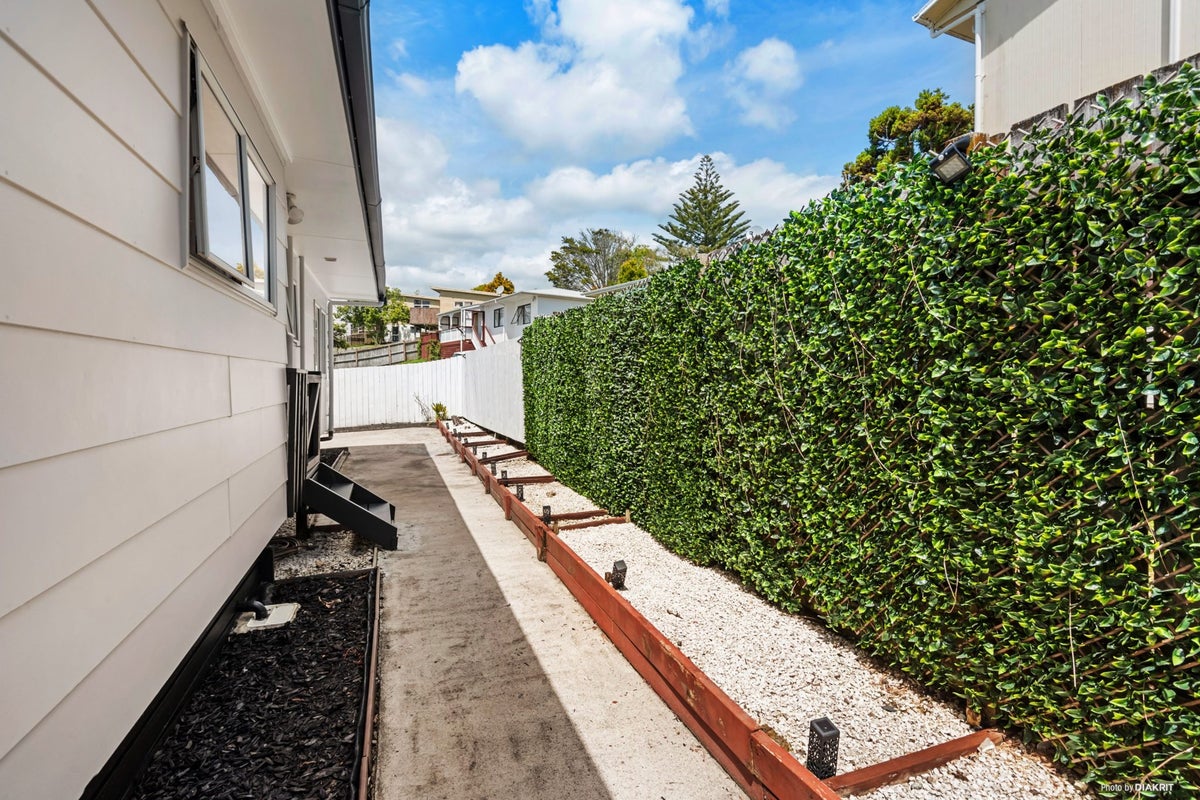 45 Lilburn Crescent, Massey, Auckland - Carousel 2