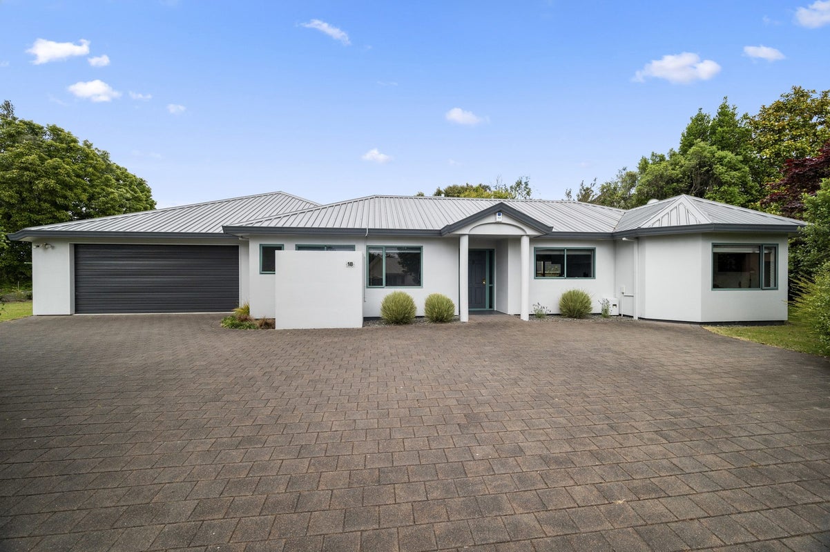 18 Robinson Terrace, Rangatira Park, Taupo - Carousel 1