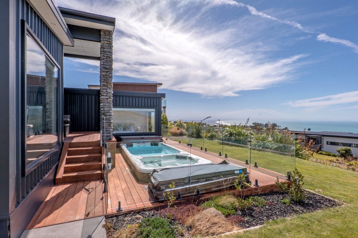 1 Ridgeway Place, Richmond Hill, Christchurch - Carousel 2