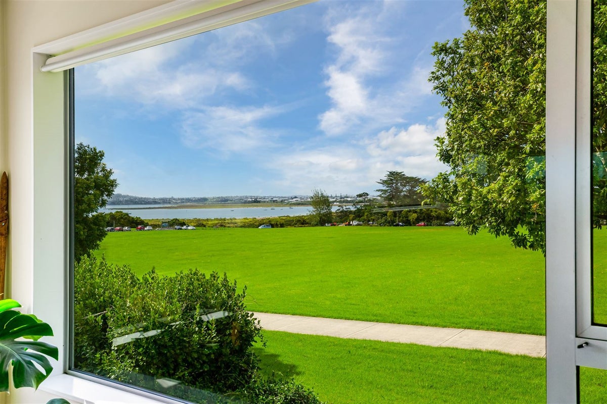 477 Te Atatu Road, Te Atatu Peninsula, Auckland - Carousel 2