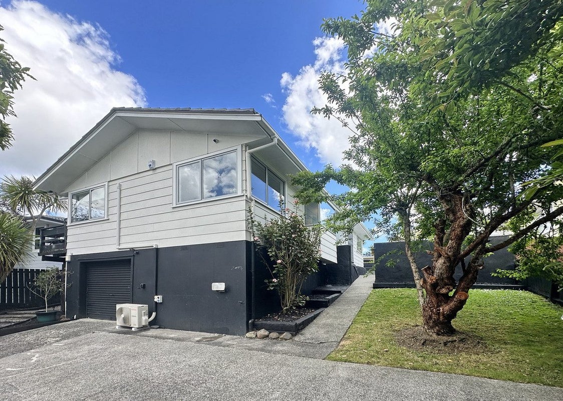 61 Sunline Avenue, Massey, Auckland - Carousel 1