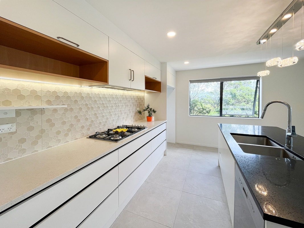 12A Thomas Avenue, Te Atatu Peninsula, Auckland - Carousel 1