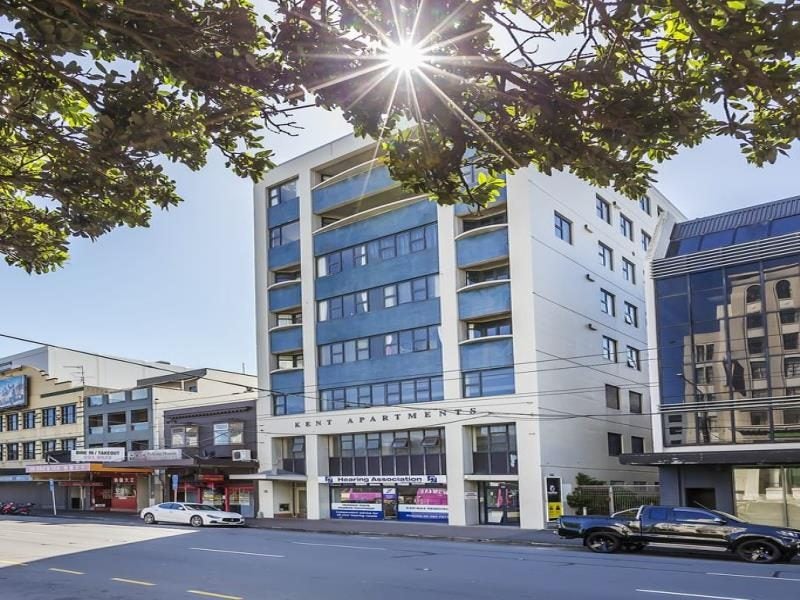 5E/16 Kent Terrace, Mount Victoria, Wellington - Carousel 1