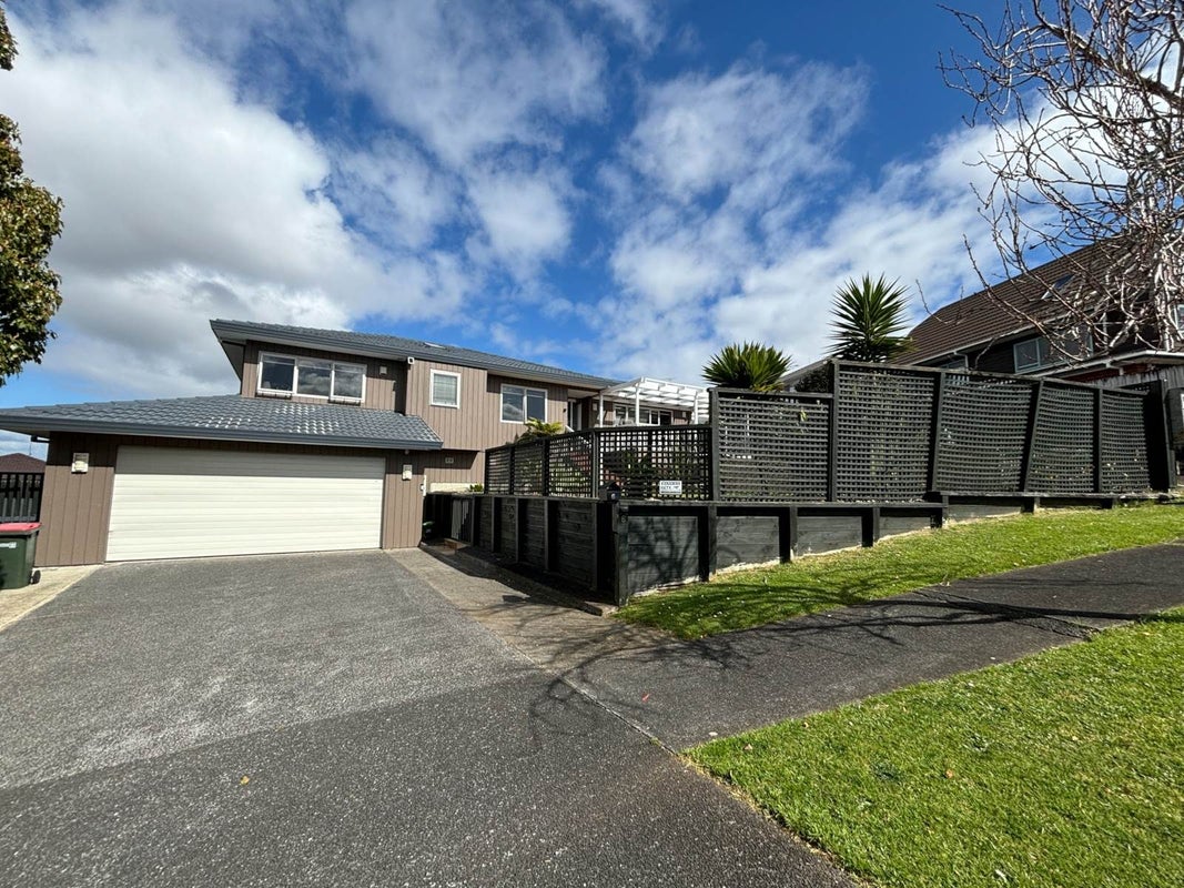 6 Kells Place, Botany Downs, Auckland - Carousel 1