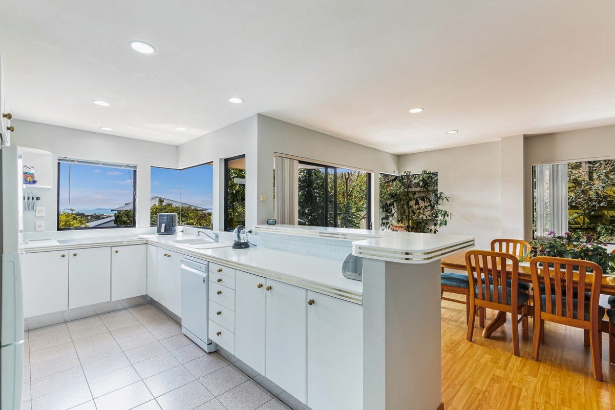 2/7 Calypso Place, Rothesay Bay, Auckland - Carousel 2
