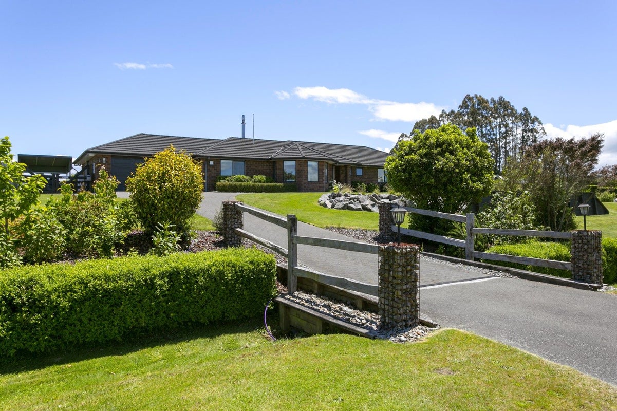 71 Loch Views Road, Acacia Bay, Taupo - Carousel 1